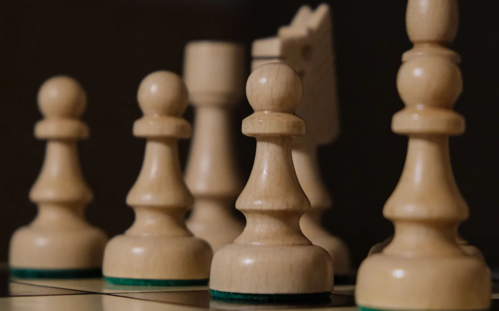 Salary Benchmarking: Warum Unternehmen ohne Gehaltsvergleiche untergehen